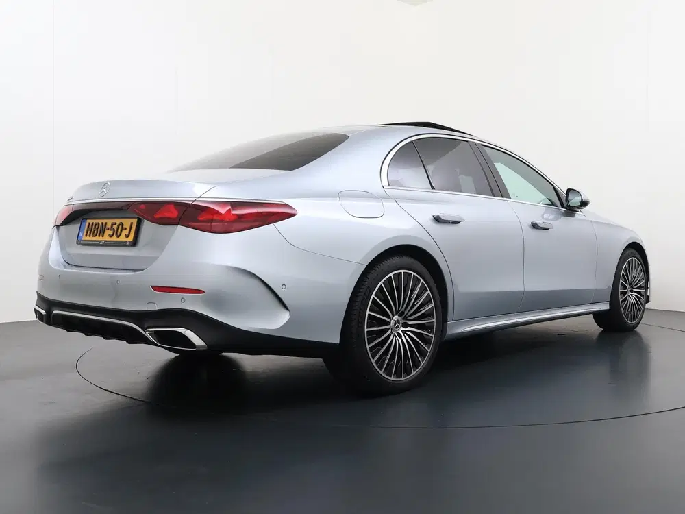 Mercedes-Benz E-Klasse 300 e AMG Line uit 2025, foto 11