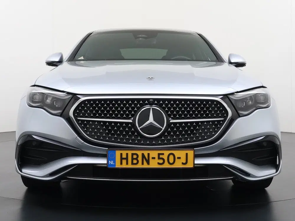 Mercedes-Benz E-Klasse 300 e AMG Line uit 2025, foto 13