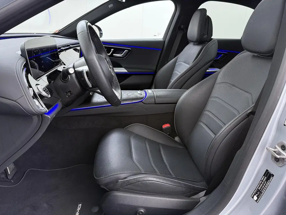 Mercedes-Benz E-Klasse 300 e AMG Line uit 2025, foto 2