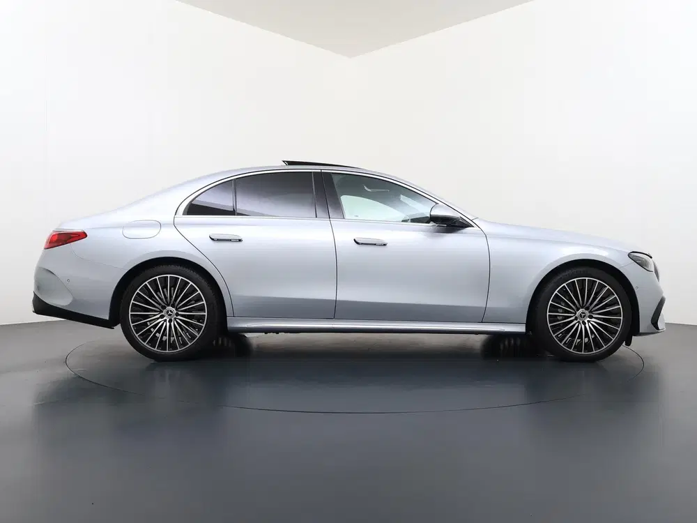 Mercedes-Benz E-Klasse 300 e AMG Line uit 2025, foto 5