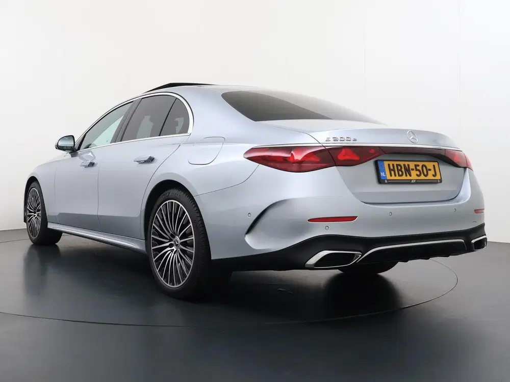 Mercedes-Benz E-Klasse 300 e AMG Line uit 2025, foto 6