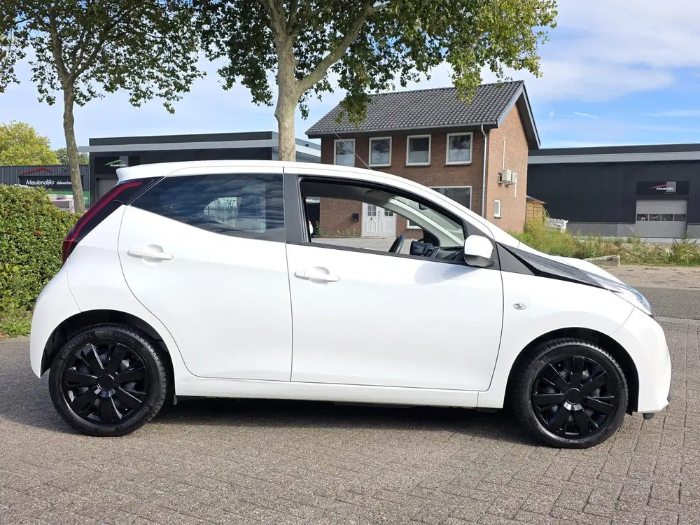 Toyota Aygo 1.0 VVT-i x-play uit 2021, foto 6