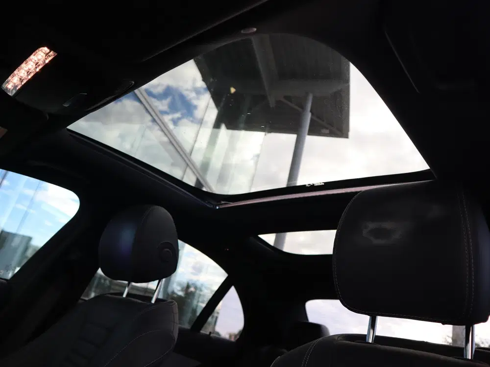Mercedes-Benz E-Klasse 300 e AMG Line l Trekhaak l Panoramad uit 2023, foto 12