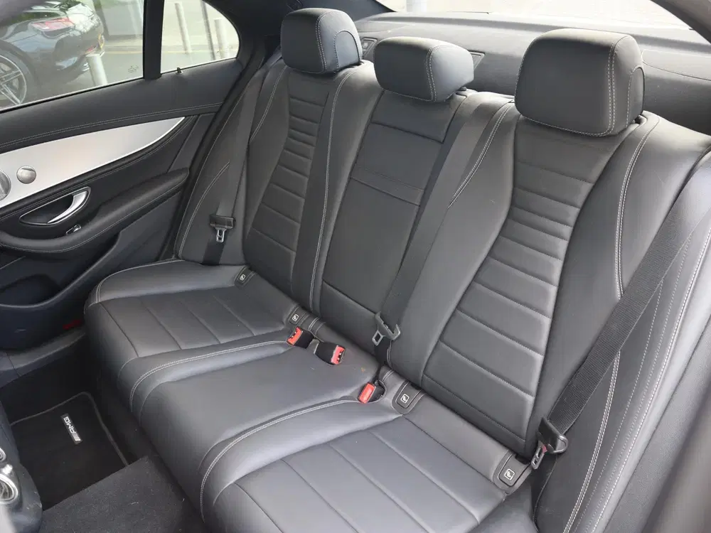 Mercedes-Benz E-Klasse 300 e AMG Line l Trekhaak l Panoramad uit 2023, foto 13