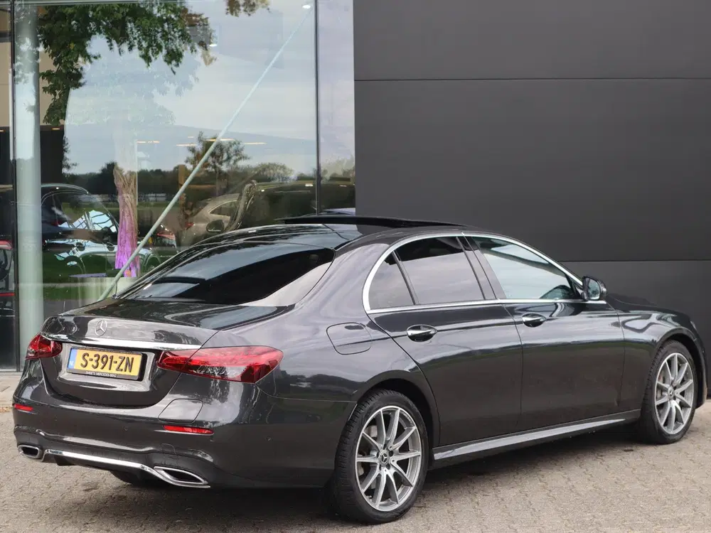 Mercedes-Benz E-Klasse 300 e AMG Line l Trekhaak l Panoramad uit 2023, foto 2