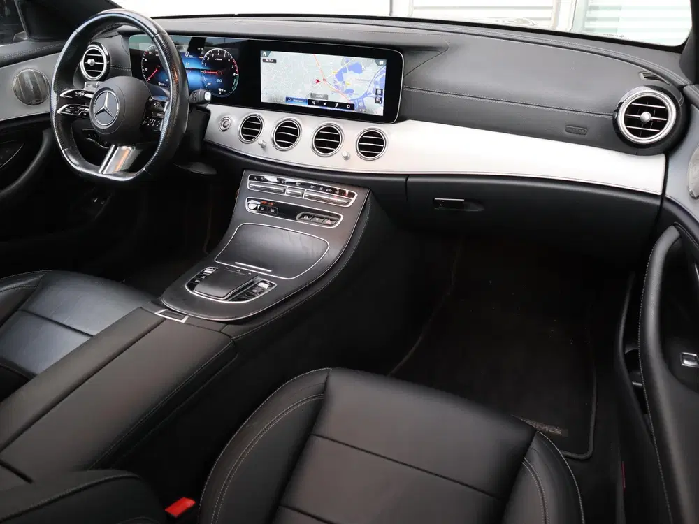 Mercedes-Benz E-Klasse 300 e AMG Line l Trekhaak l Panoramad uit 2023, foto 3