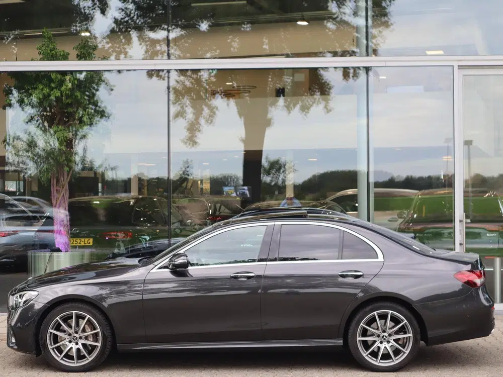 Mercedes-Benz E-Klasse 300 e AMG Line l Trekhaak l Panoramad uit 2023, foto 4