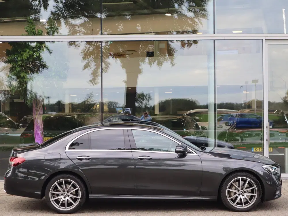 Mercedes-Benz E-Klasse 300 e AMG Line l Trekhaak l Panoramad uit 2023, foto 5
