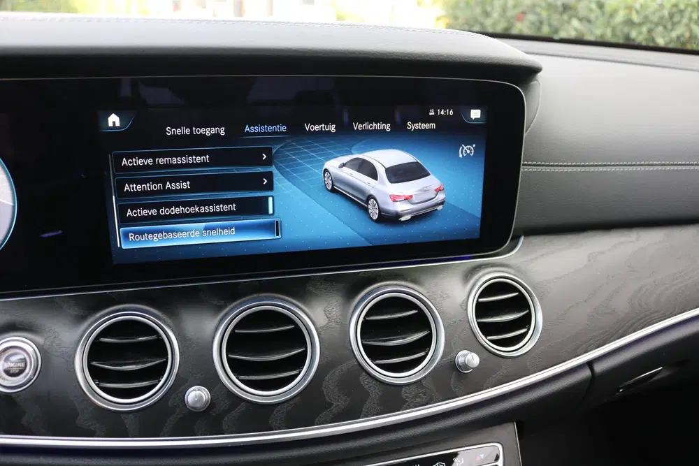 Mercedes-Benz E-Klasse 300 de 4 Matic AMG Line AMG Nightpakk uit 2022, foto 15