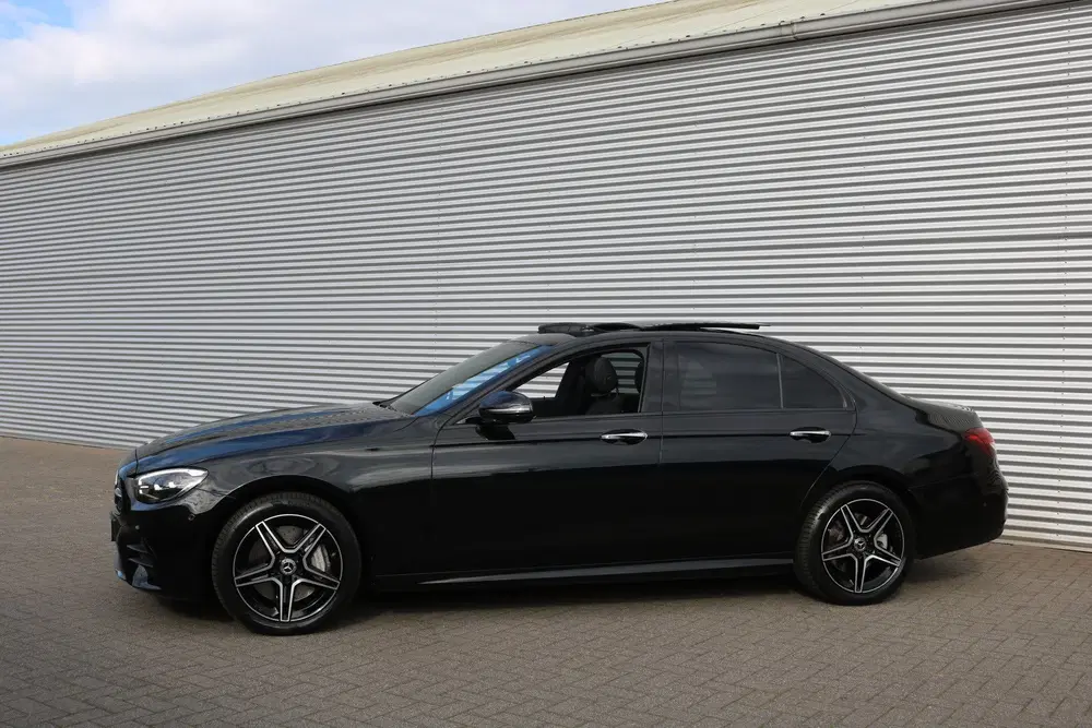 Mercedes-Benz E-Klasse 300 de 4 Matic AMG Line AMG Nightpakk uit 2022, foto 2