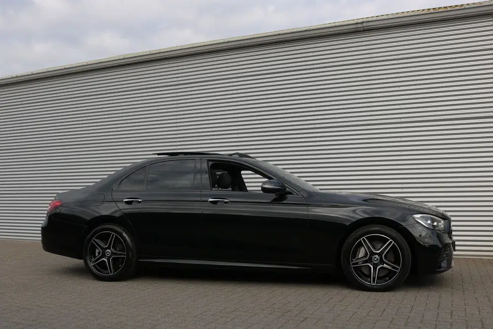 Mercedes-Benz E-Klasse 300 de 4 Matic AMG Line AMG Nightpakk uit 2022, foto 4