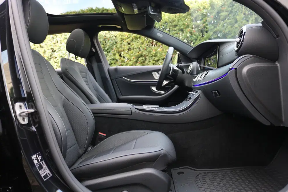 Mercedes-Benz E-Klasse 300 de 4 Matic AMG Line AMG Nightpakk uit 2022, foto 5