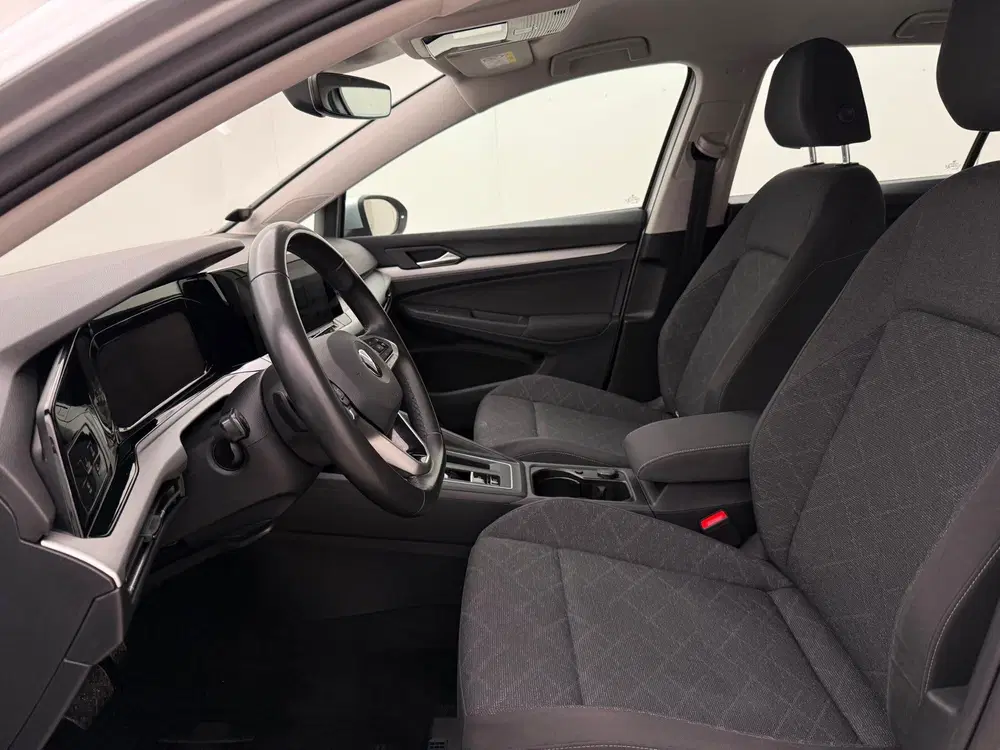 Volkswagen Golf 1.5 eTSI Life Business uit 2022, foto 5