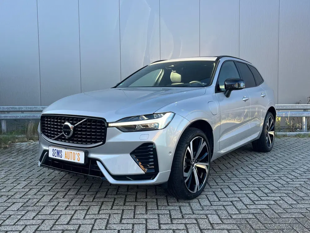 Volvo XC60 2.0 T8 Plug-in hybrid AWD Pano uit 2023