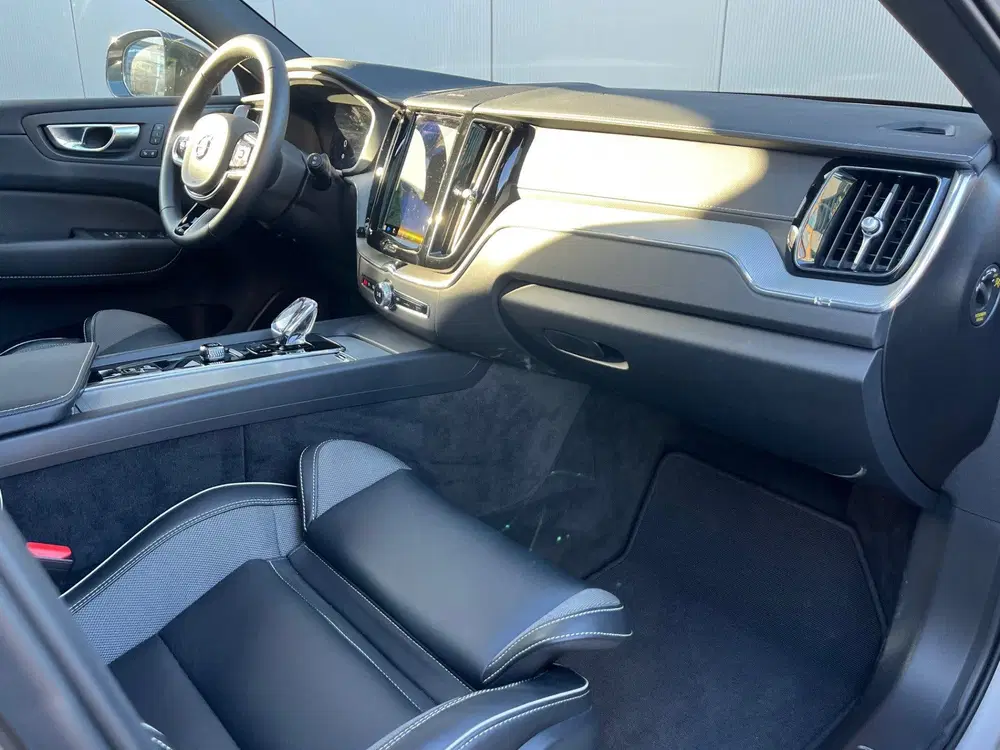 Volvo XC60 2.0 T8 Plug-in hybrid AWD Pano uit 2023, foto 10