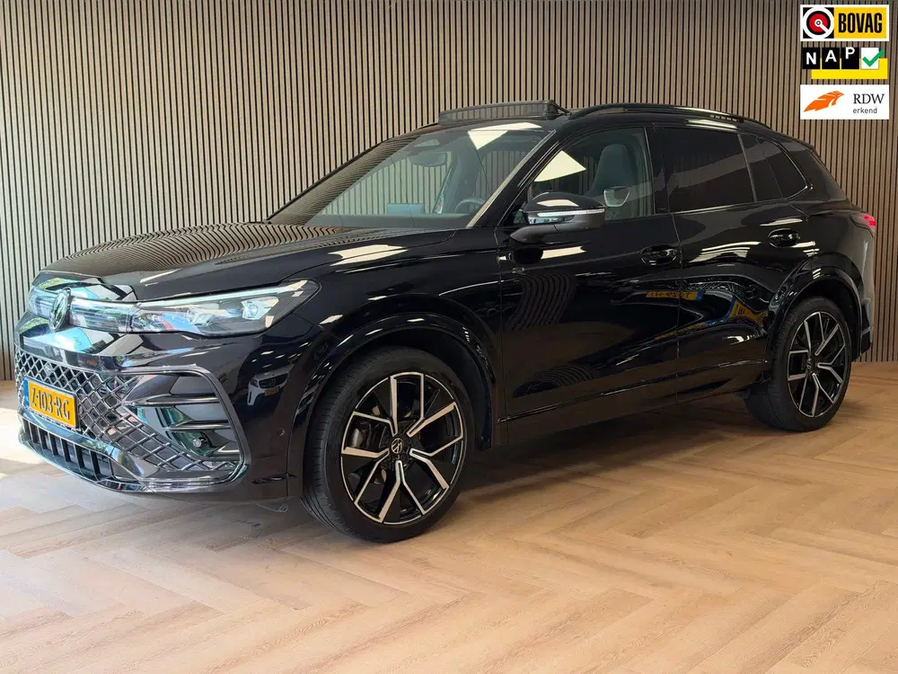 Volkswagen Tiguan 1.5 eTSI R-Line Business DSG PANO NAVI 360 uit 2024