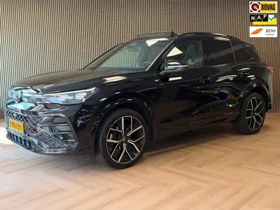 Volkswagen Tiguan 1.5 eTSI R-Line Business DSG PANO NAVI 360 uit 2024