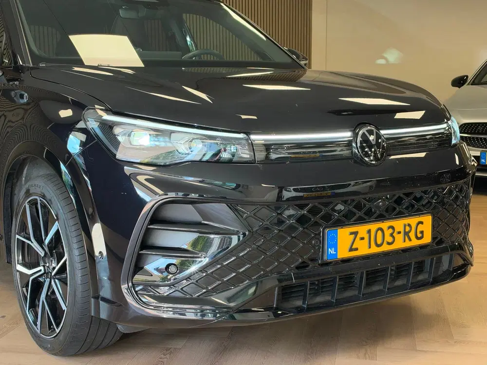 Volkswagen Tiguan 1.5 eTSI R-Line Business DSG PANO NAVI 360 uit 2024, foto 4