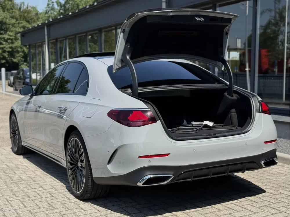 Mercedes-Benz E-Klasse 300 de AMG Line Pano Hyperscreen uit 2024, foto 11