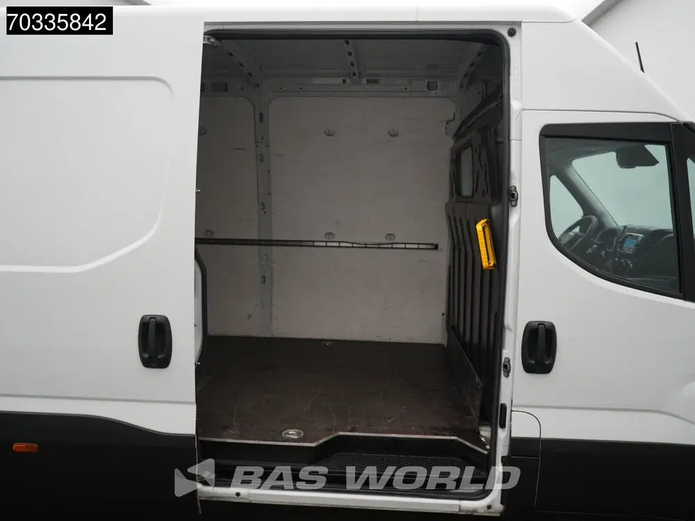 Iveco Daily Automaat 160PK L3H2 AC uit 2024, foto 9
