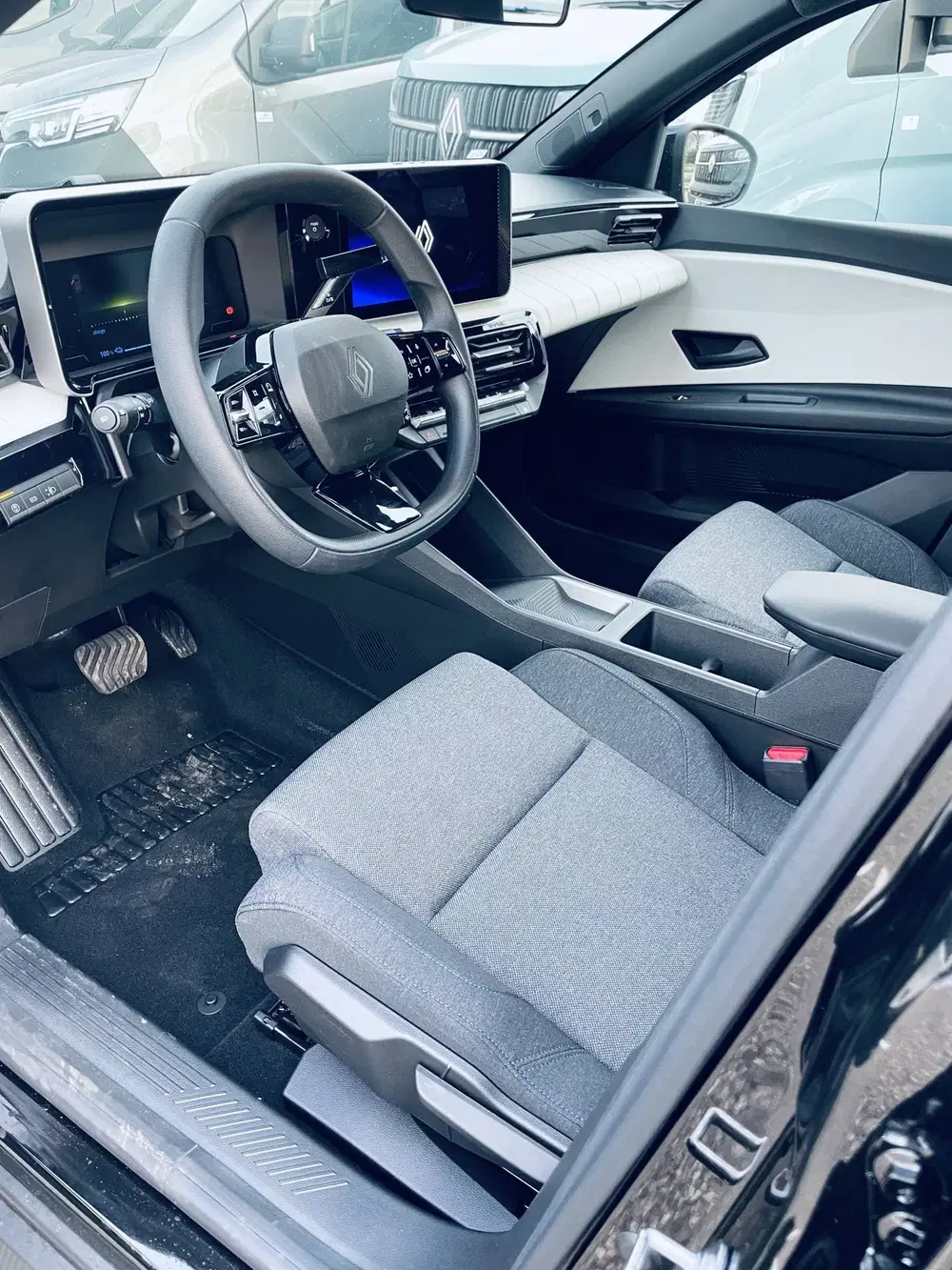 Renault 4 E-Tech Evolution Urban Range Van (bj 2026) uit 2026, foto 4