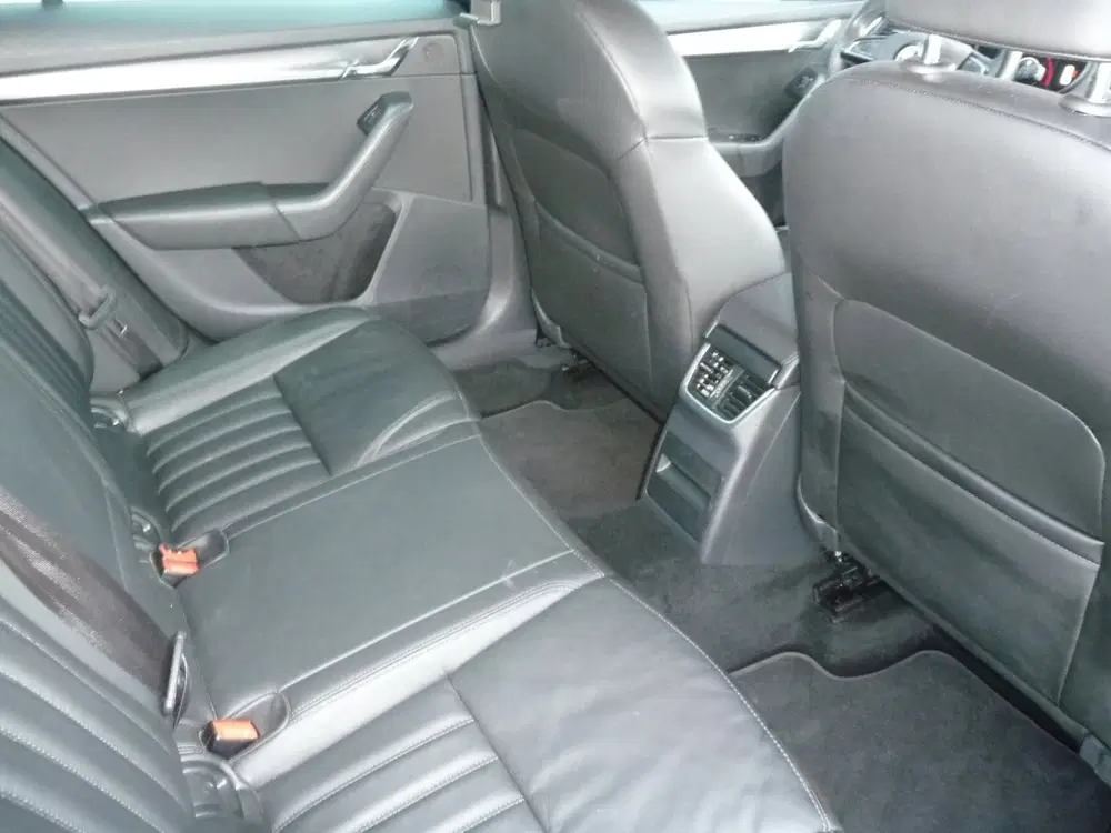 Skoda Octavia 1.6 TDI Clever led en leder uit 2020, foto 12
