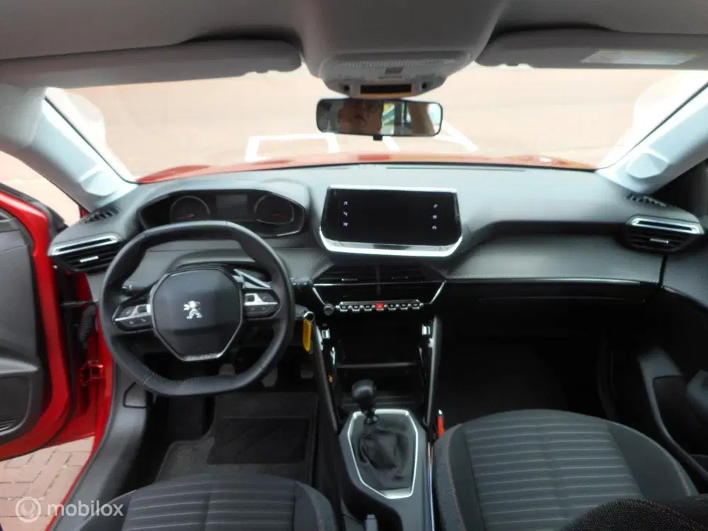 Peugeot 208 1.2 PureTech Blue Lease Allure uit 2020, foto 2