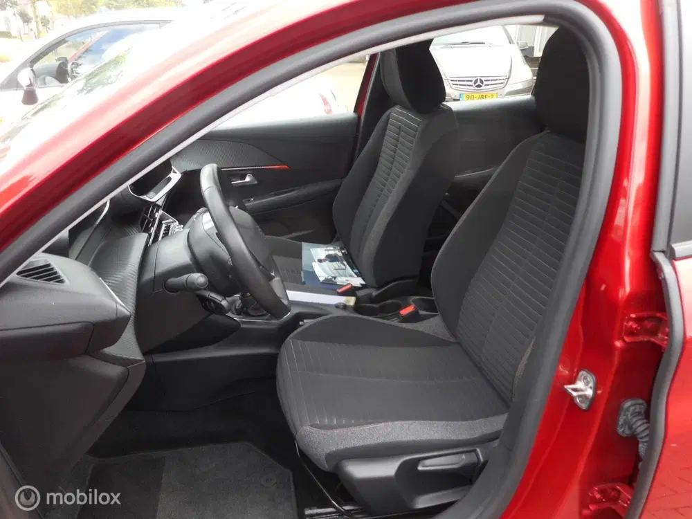 Peugeot 208 1.2 PureTech Blue Lease Allure uit 2020, foto 6