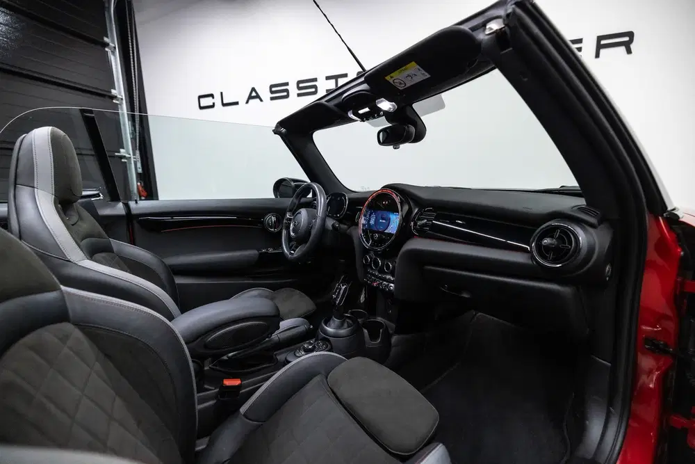 Mini Cabrio 1.5 Cooper John Cooper Works (bj 2022) uit 2022, foto 2