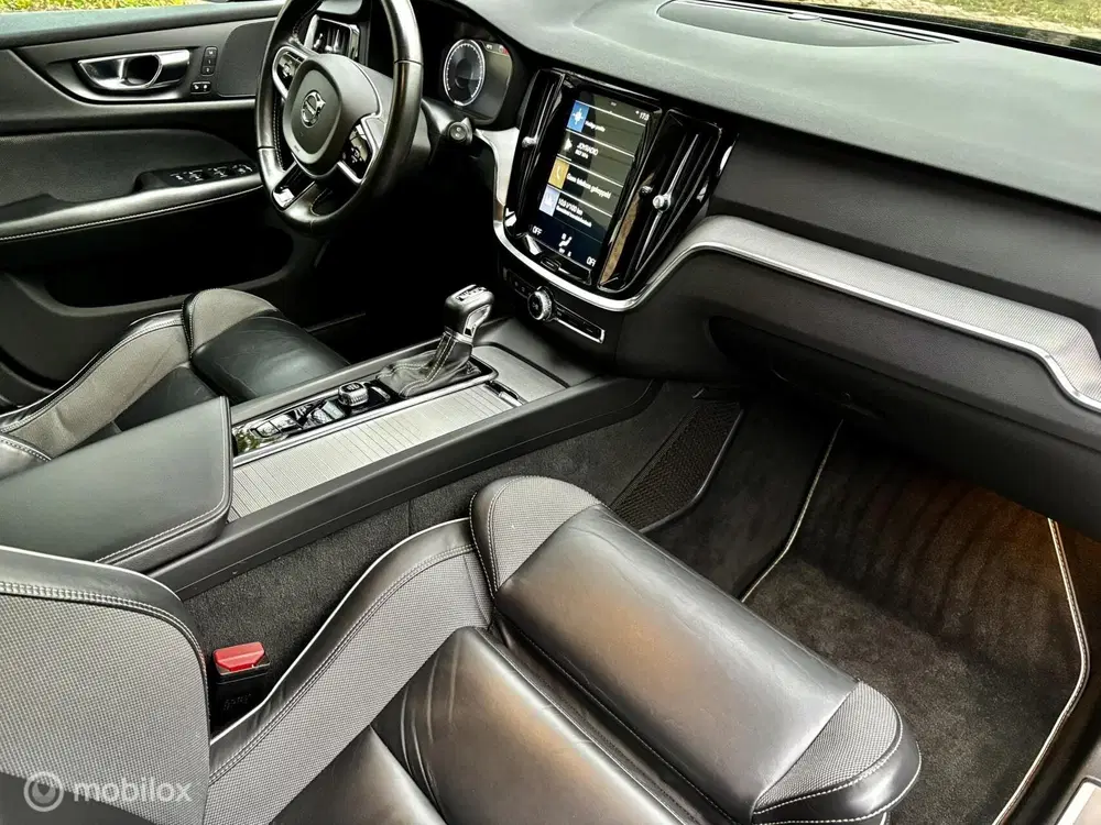 Volvo V60 2.0 T4 R-Design 211 pk BLIS Polestar tunin uit 2019, foto 15
