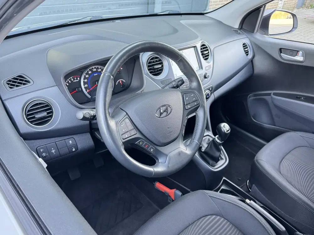 Hyundai i10 1.0I PREMIUM I APPLE CARPLAY I CLIMATE CON uit 2020, foto 4