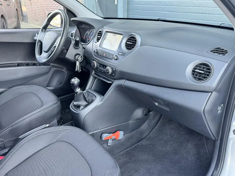 Hyundai i10 1.0I PREMIUM I APPLE CARPLAY I CLIMATE CON uit 2020, foto 9