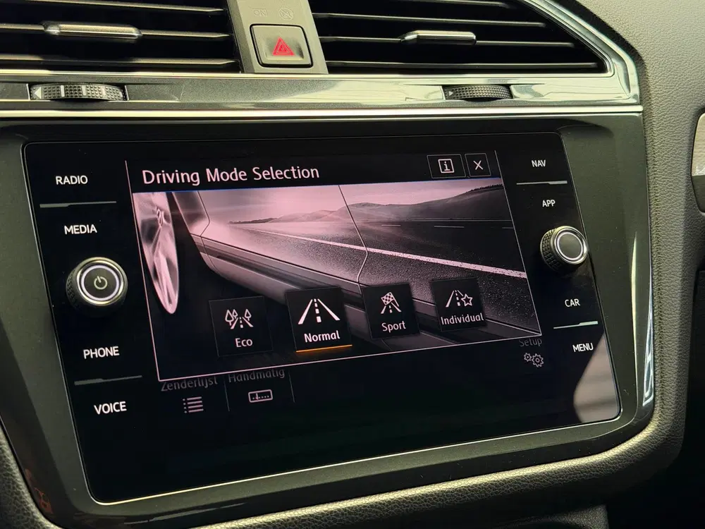 Volkswagen Tiguan Allspace 1.5 TSI R-Line CarPlay Camera 7p. uit 2020, foto 13