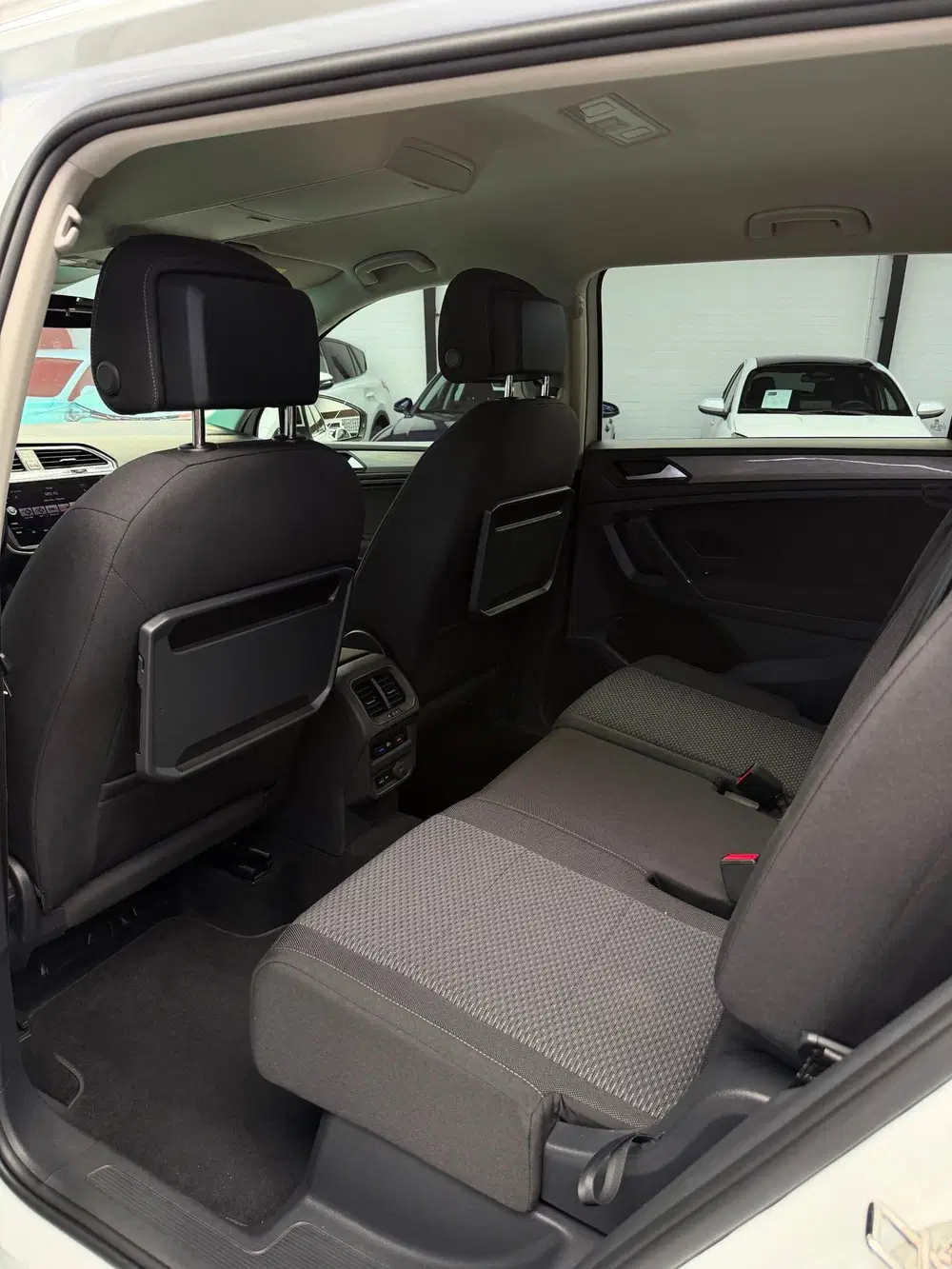 Volkswagen Tiguan Allspace 1.5 TSI R-Line CarPlay Camera 7p. uit 2020, foto 5