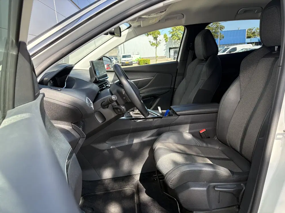 Peugeot 3008 1.2 PureTech Allure uit 2021, foto 11