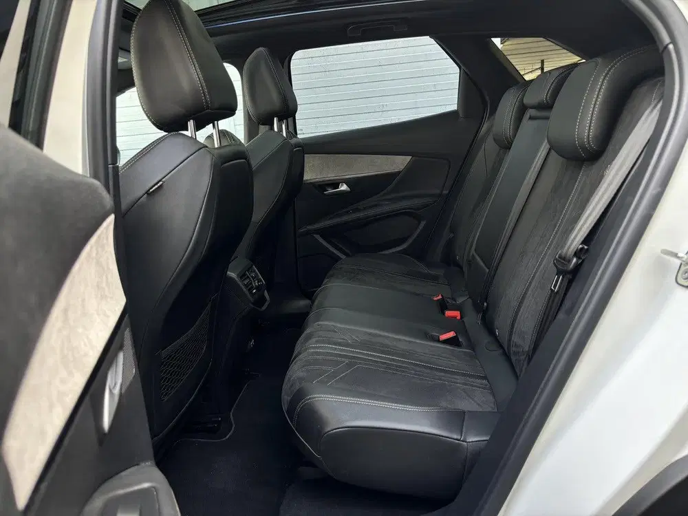 Peugeot 3008 GT 1.2 Turbo 130pk EAT8 uit 2021, foto 13