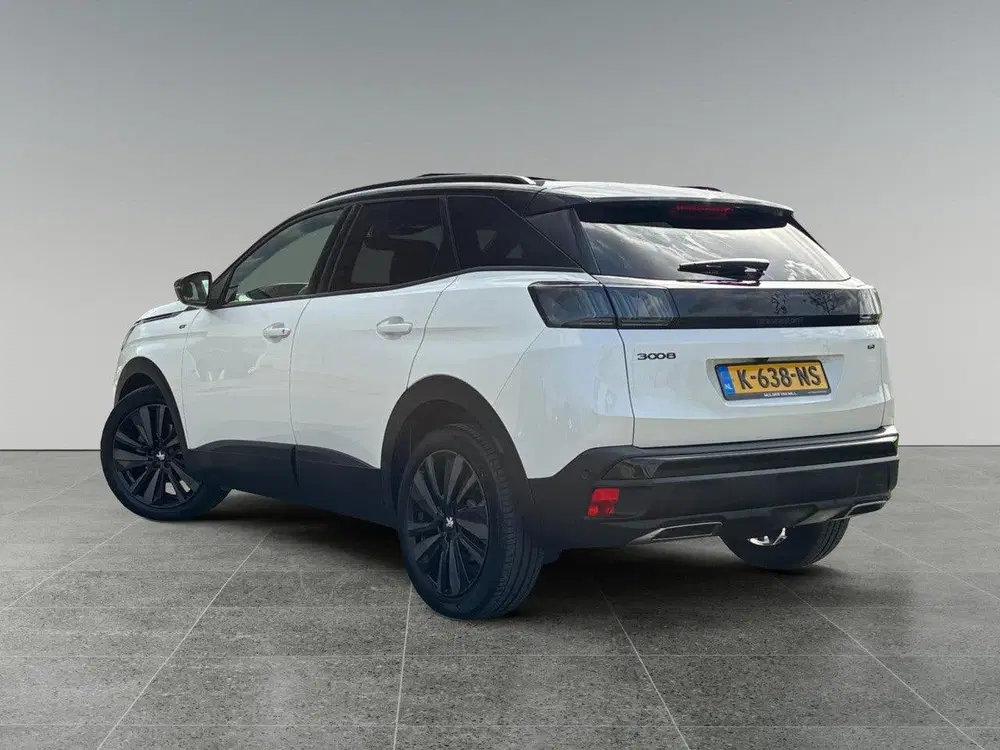 Peugeot 3008 GT 1.2 Turbo 130pk EAT8 uit 2021, foto 3