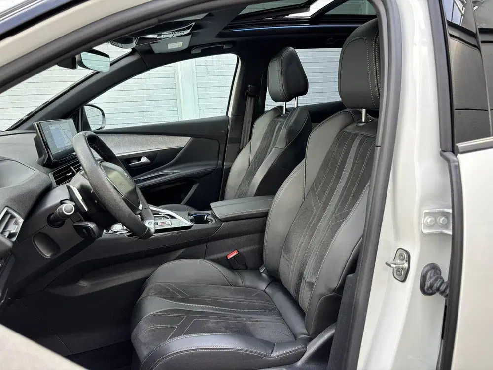 Peugeot 3008 GT 1.2 Turbo 130pk EAT8 uit 2021, foto 9