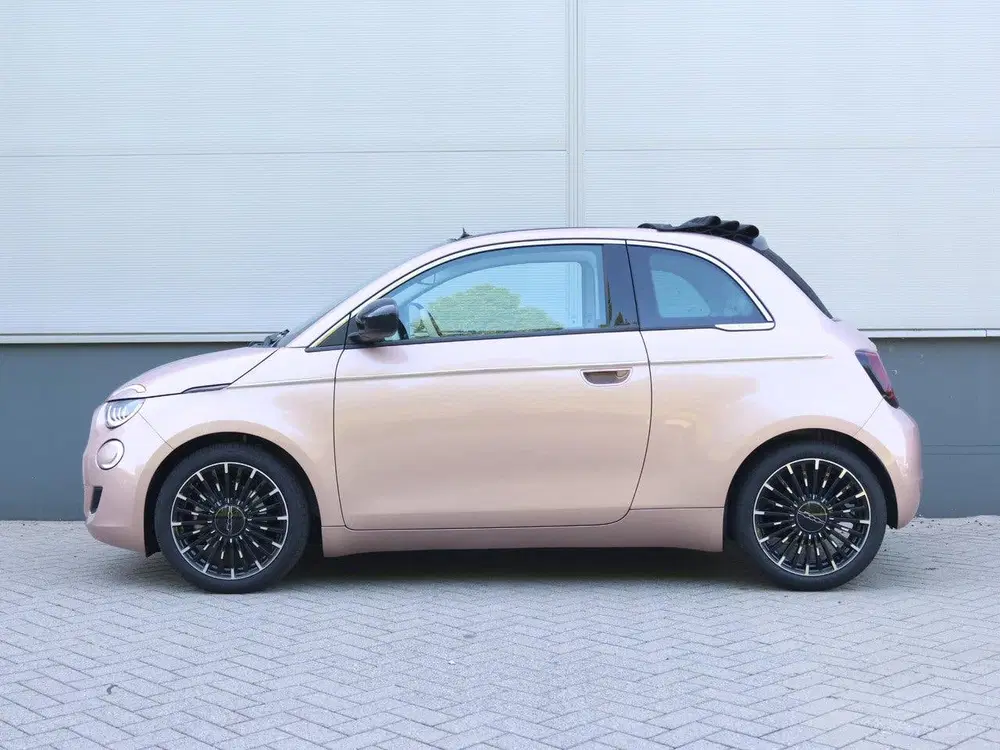 Fiat 500C 1.0 Hybrid La Prima uit 2026, foto 2