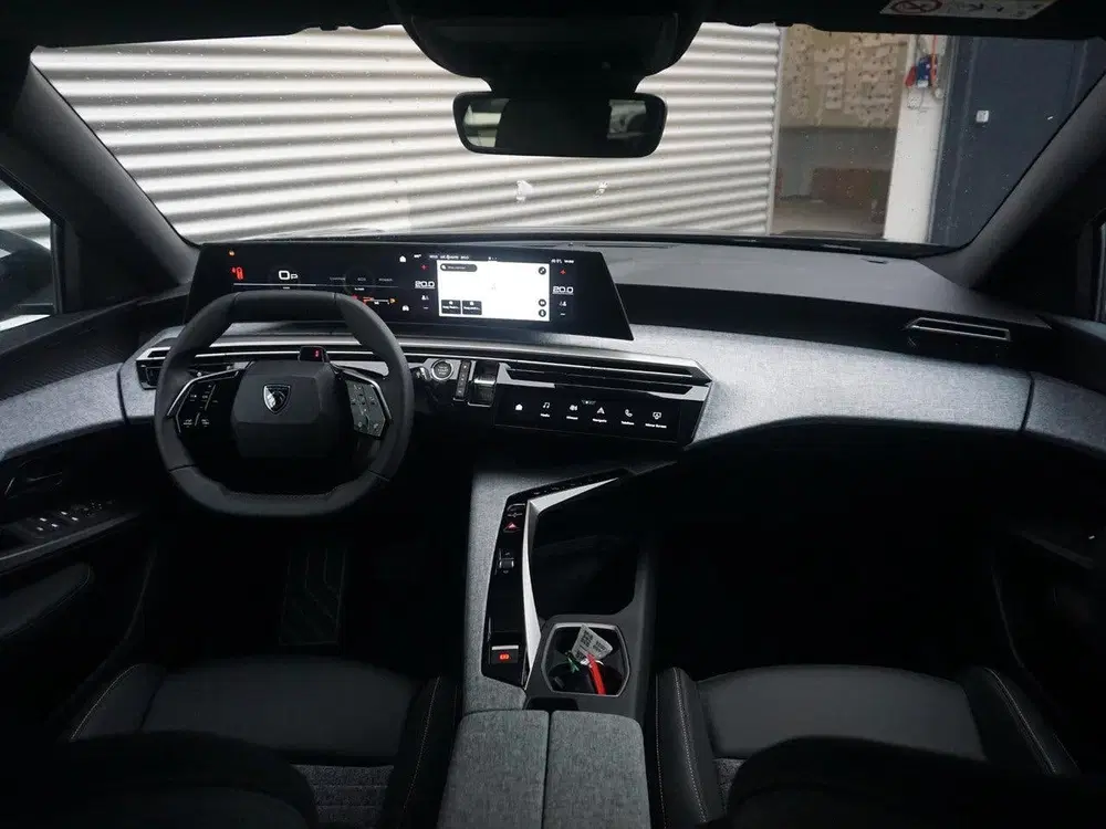 Peugeot 5008 1.2 Hybrid 145 Allure 7p Winterpakket uit 2026, foto 12