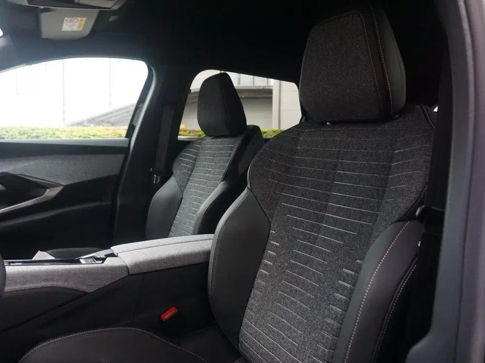 Peugeot 5008 1.2 Hybrid 145 Allure 7p Winterpakket uit 2026, foto 8