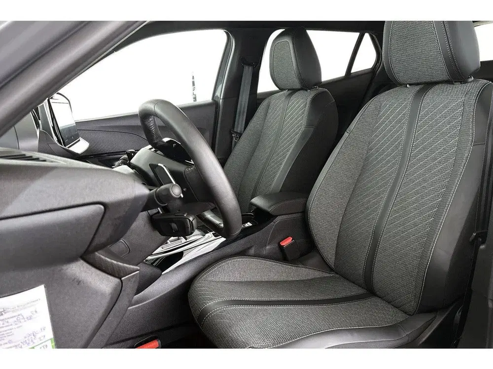 Peugeot 2008 1.2 Hybrid 145 Allure Keyless 360 Camera D uit 2025, foto 6