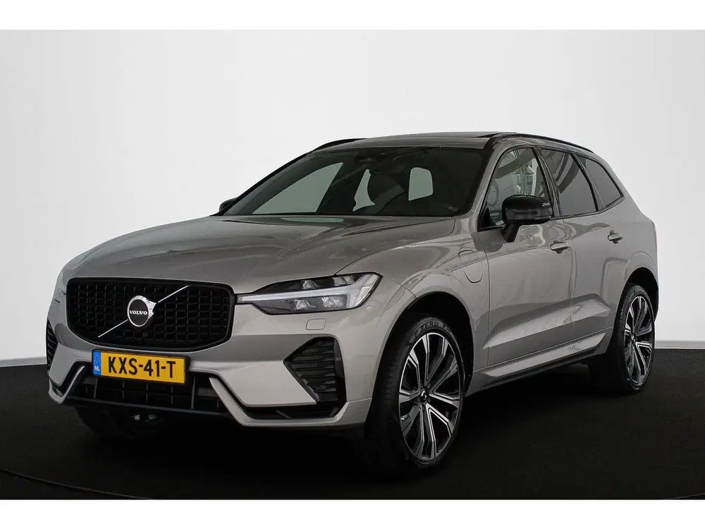 Volvo XC60 2.0 T6 Plug-in hybrid AWD R-Design Pano Tr uit 2022