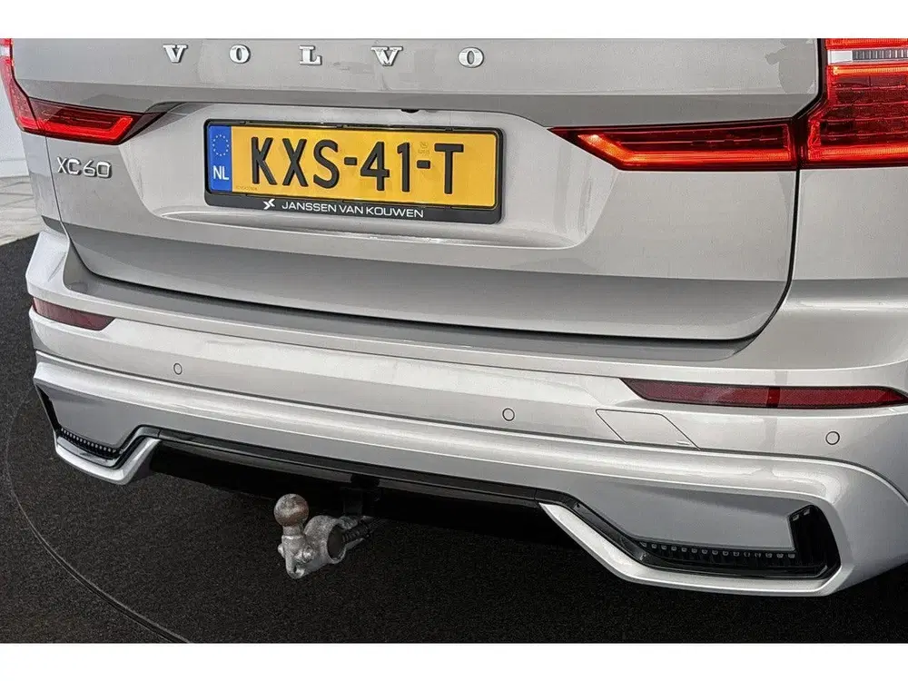 Volvo XC60 2.0 T6 Plug-in hybrid AWD R-Design Pano Tr uit 2022, foto 12