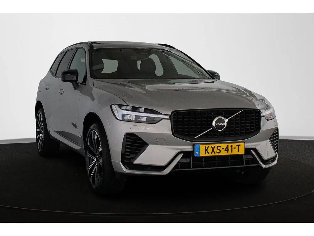 Volvo XC60 2.0 T6 Plug-in hybrid AWD R-Design Pano Tr uit 2022, foto 2