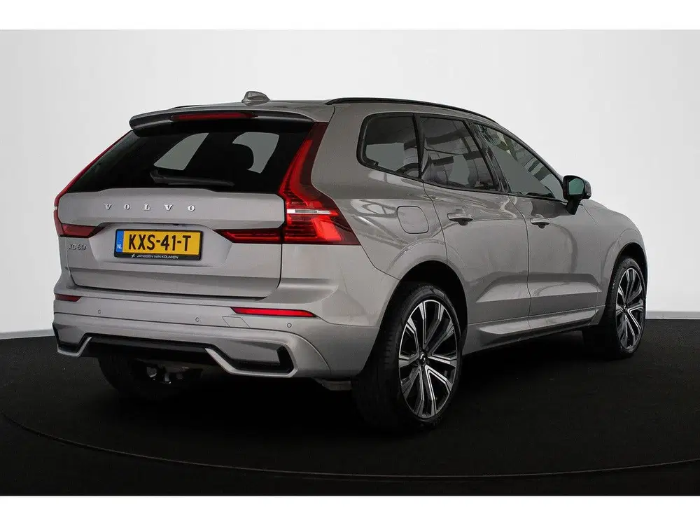 Volvo XC60 2.0 T6 Plug-in hybrid AWD R-Design Pano Tr uit 2022, foto 3
