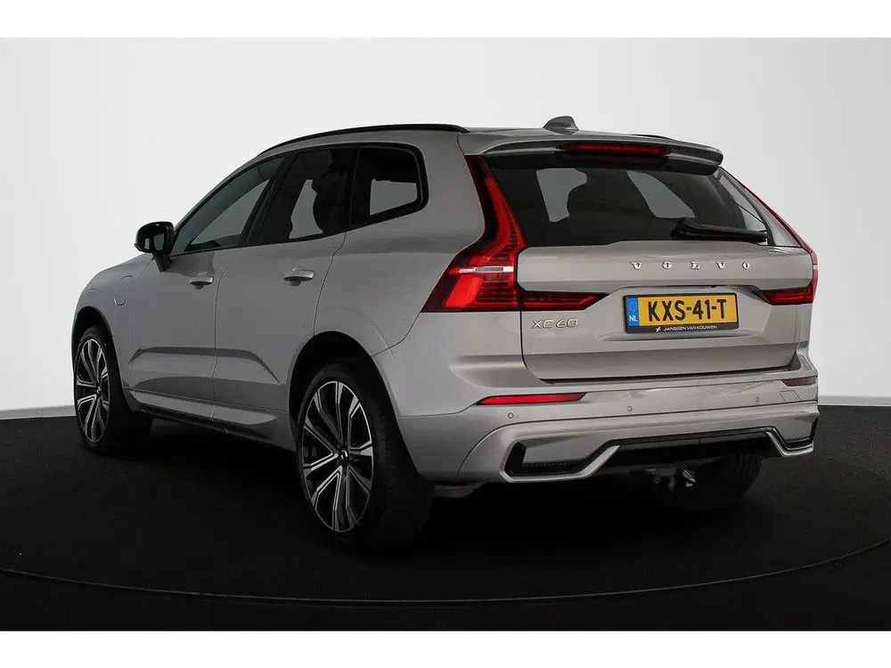 Volvo XC60 2.0 T6 Plug-in hybrid AWD R-Design Pano Tr uit 2022, foto 4