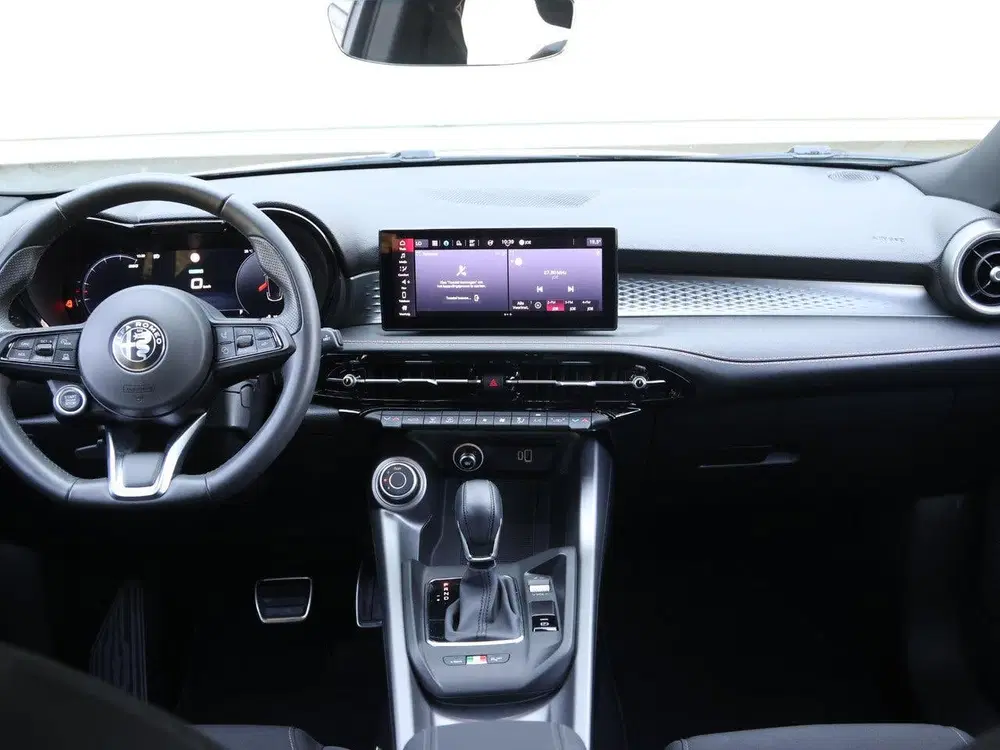 Alfa Romeo Tonale 1.3T PHEV Sprint Achteruitrijcamera uit 2024, foto 12