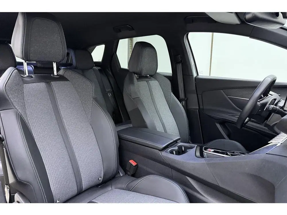 Peugeot 3008 1.6 HYbrid 180 Allure Pack Business uit 2024, foto 13