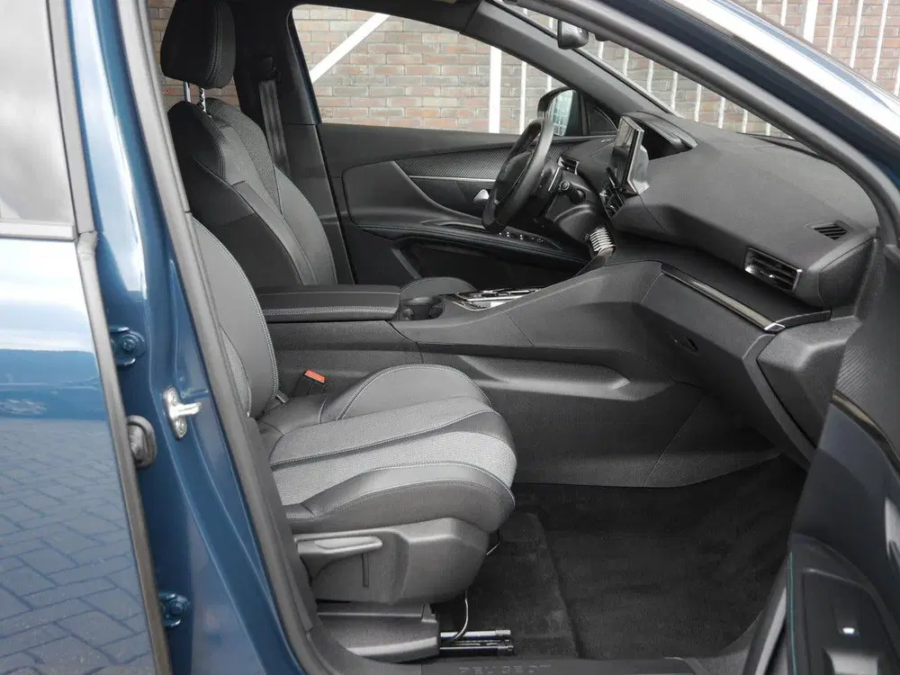 Peugeot 3008 1.6 HYbrid 180 Allure Pack Business uit 2024, foto 7